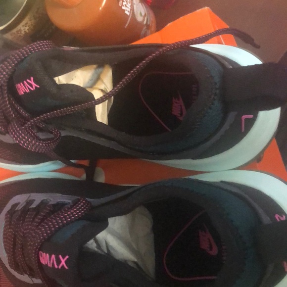 Size 7 women’s Nike running shoes - Picture 4 of 4